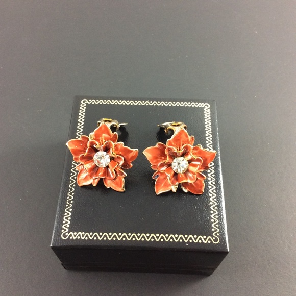 Jewelry - Vintage rhinestone and enamel clip on earrings. Jewelry - Vintage rhinestone and enamel clip on earrings.